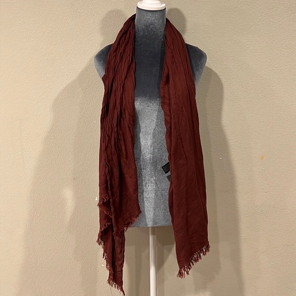 Maroon scarf